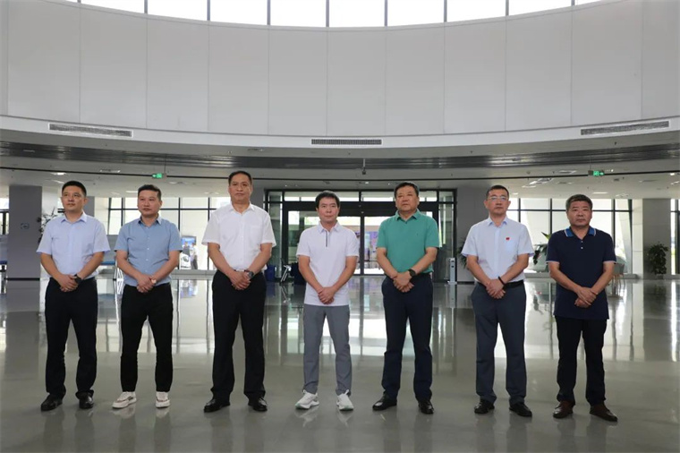 7709美彩国际陪同舒华体育来滨考察体育产业发展情况